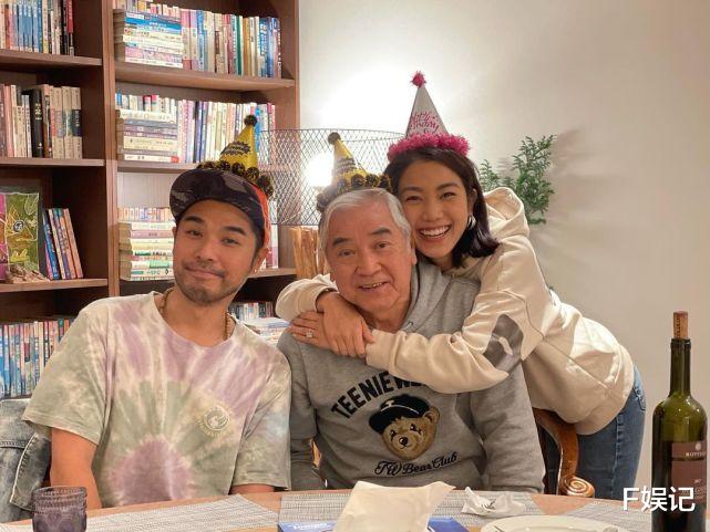 秦沛|姜丽文和爸爸哥哥在家开心吃饭 秦沛在子女身边露出幸福的笑容