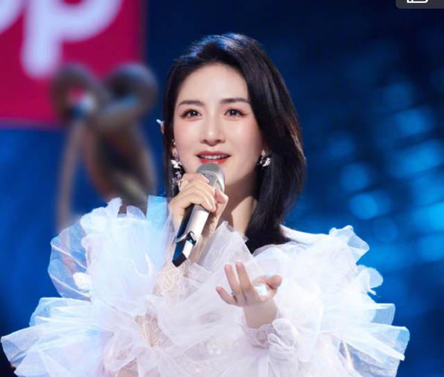 女人味|那些藏在跨年夜中的感人时刻！何炅穿过人群拥抱吴昕，整破防了