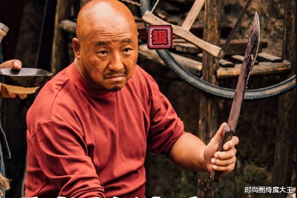 时尚圈绮魔大王|当歌手红了，做演员火了，跨界成功的周晓鸥