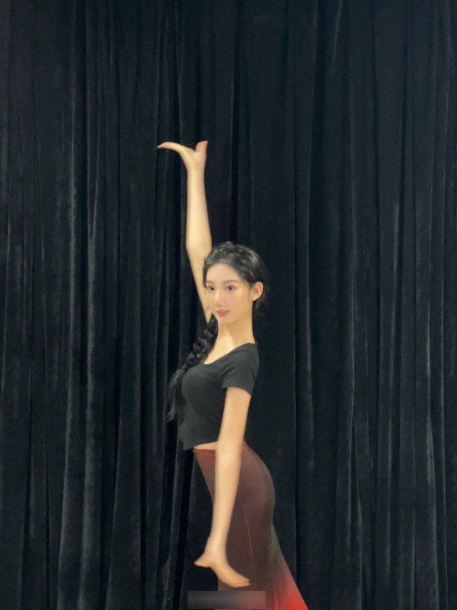 都美竹|都美竹备战艺考，罕见晒近照状态大好，却被嘲讽模仿小怡同学