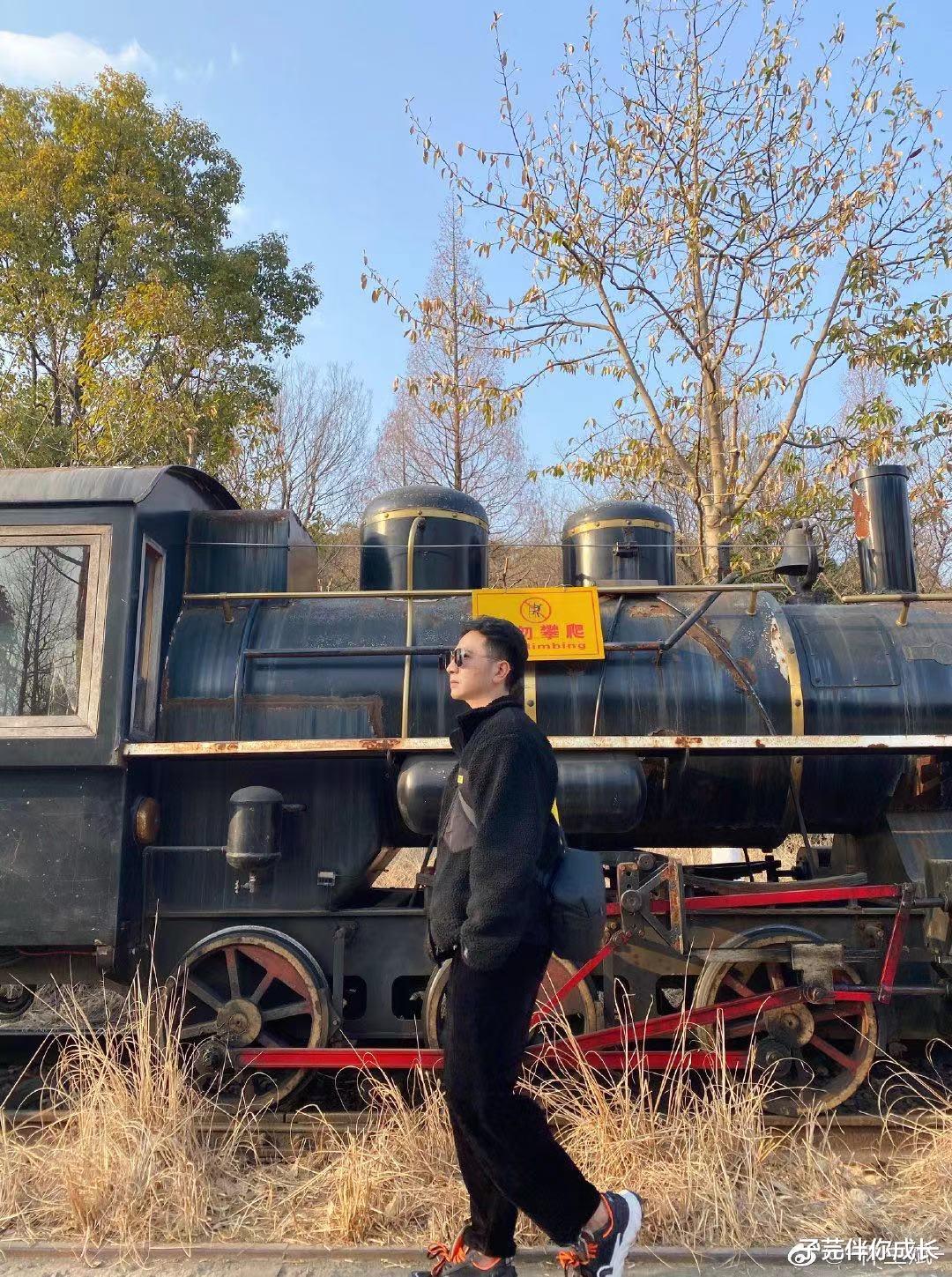 子芫伴你成长|林生斌:深情怀念妻儿4年,“虚假人设”被舆论的回旋镖反噬