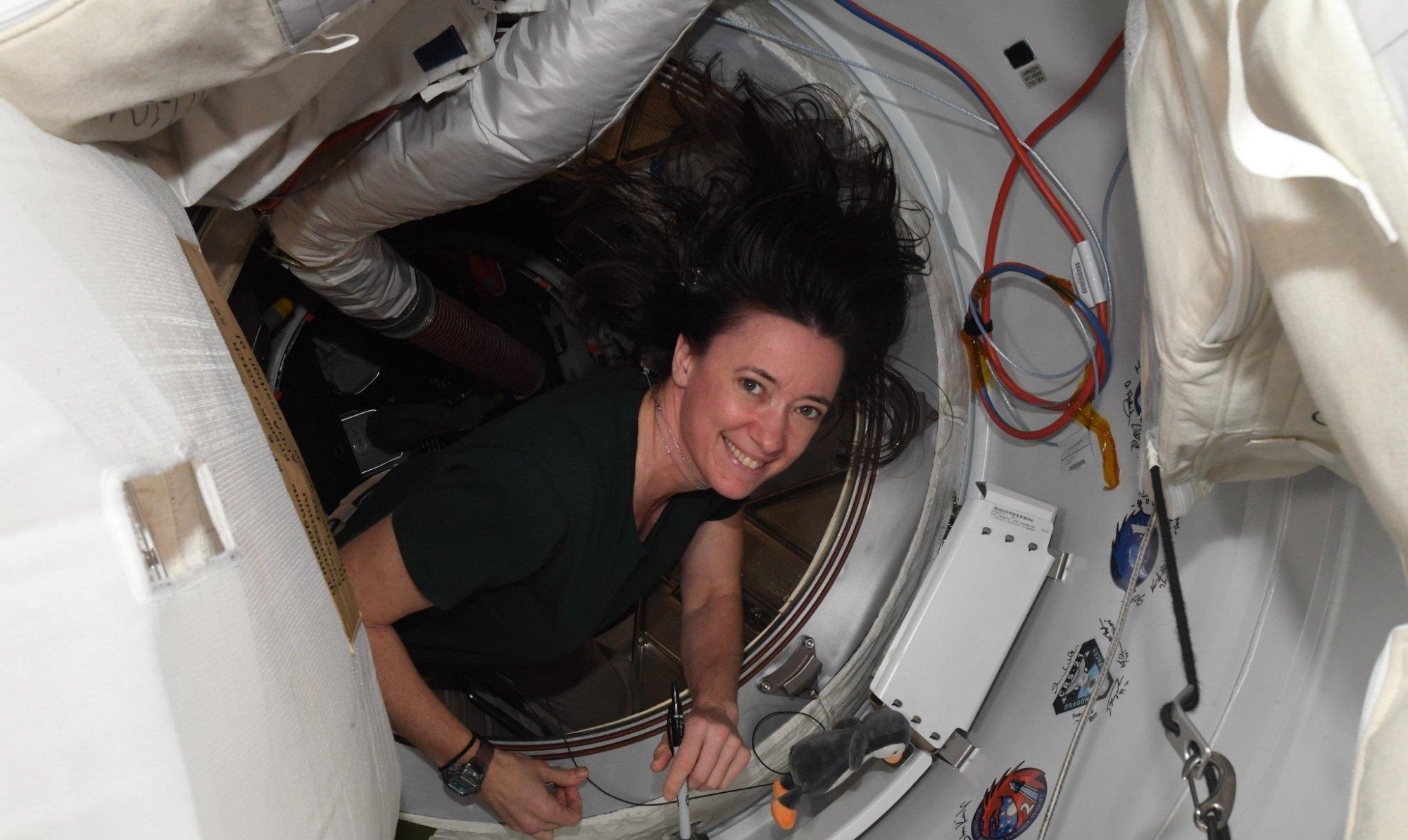 货运 SpaceX“货运龙”号太空船离开空间站，将重要试验结果带回地球