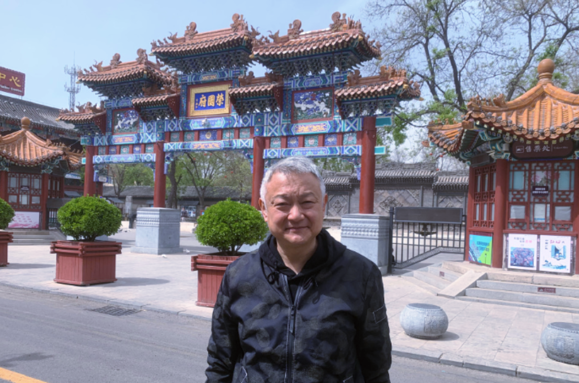 奶果的妈咪 “贾宝玉”欧阳奋强重游荣国府,两鬓斑白很精神,一生只爱初恋