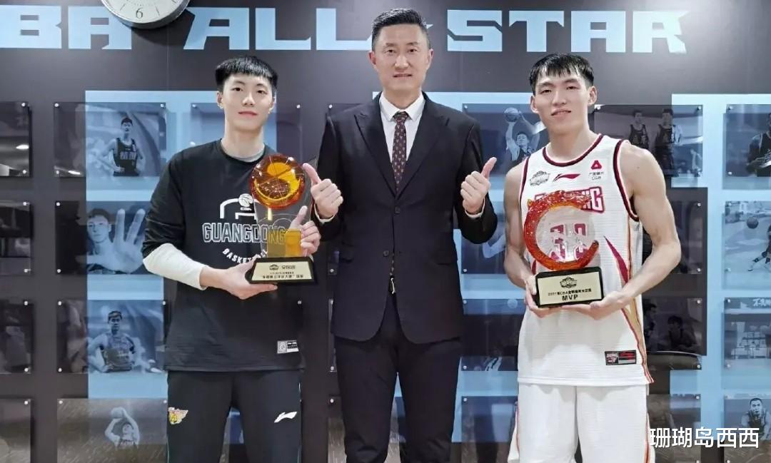 杜鋒|易建聯(lián)率男籃眾將報到，終極12人陣容浮現(xiàn)，雙MVP或成杜鋒新核心