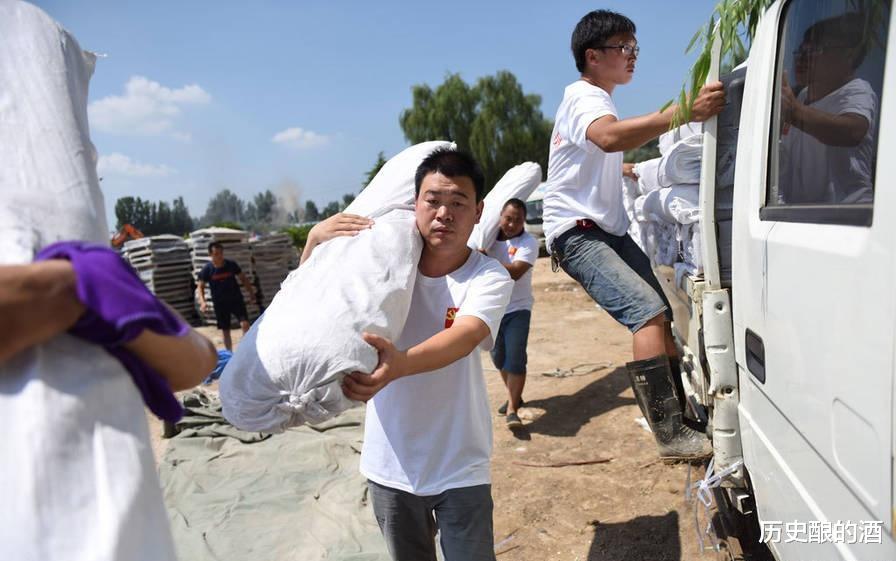 王宝强|王宝强身家过亿，为何不帮亲哥哥一把？宝强哥哥一句话让人泪目