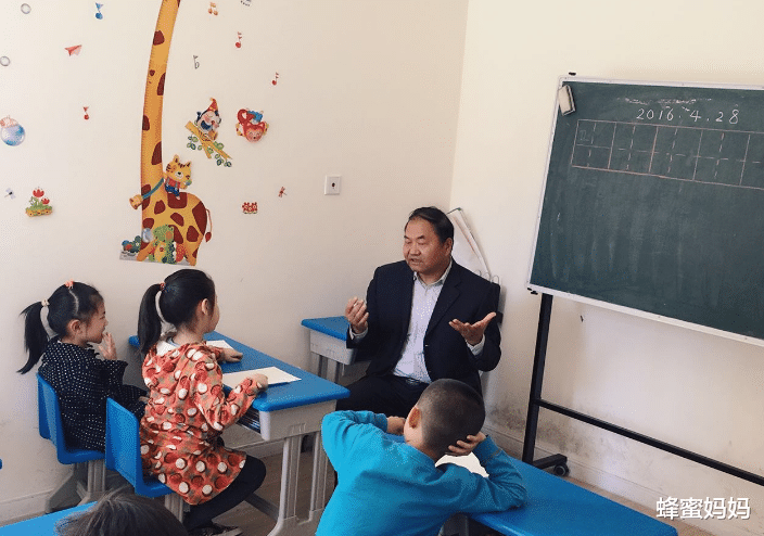 蜂蜜妈妈|一项通知下发，取消小学“学前班”，学生减负后，小学老师没有快乐了