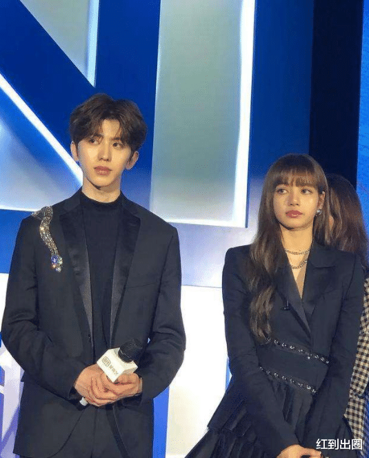 lisa|Lisa?新?冠痊愈后报平安！近照曝光又瘦一圈，故意解开扣子秀腹肌