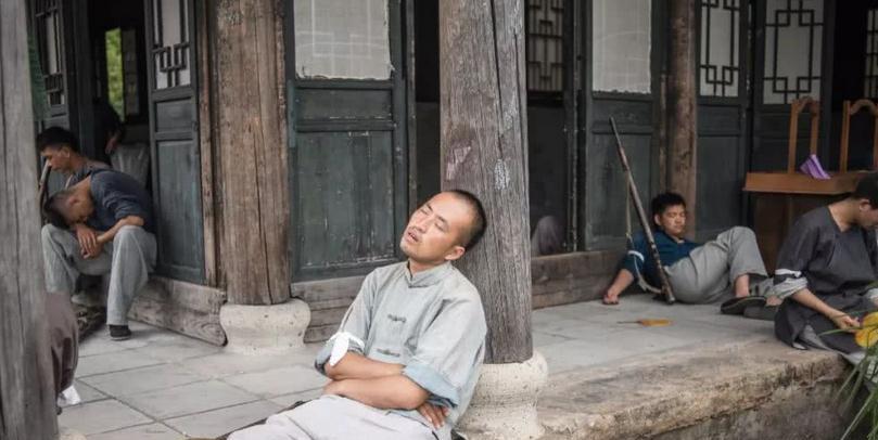 李云龙|横店20万群演的现状：为成名美女“泛滥成灾”，懒汉光棍的天堂