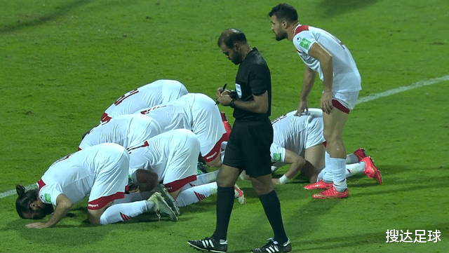 国足|4-0,6连胜领跑!国足苦主轰出21年神迹,国足基本无缘小组第1