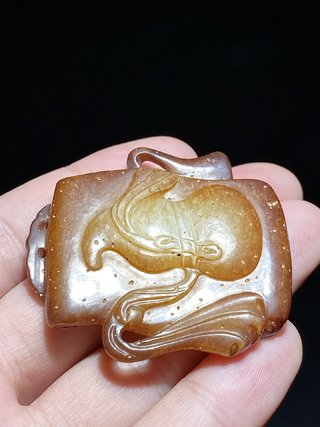 和田玉籽料|清 和田玉籽料 白玉沁色 福禄万代 画卷形 玉牌