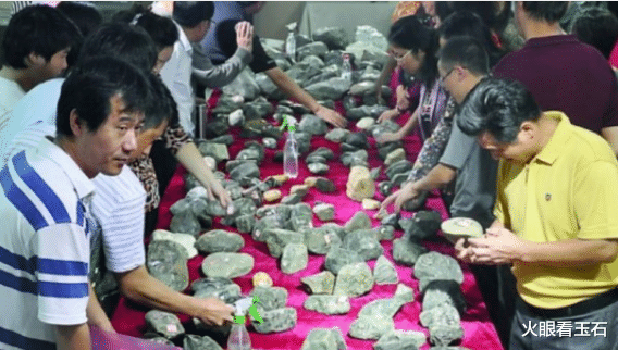 雕刻|1200万的毛料切垮后,雕刻3年后价值1亿,如今已达到3.8亿元