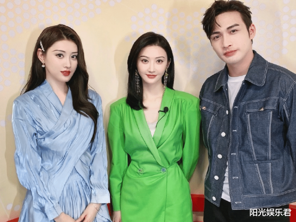 景甜|网红模仿司藤化妆，当景甜和她合照，才知道明星和网红的差距有多大