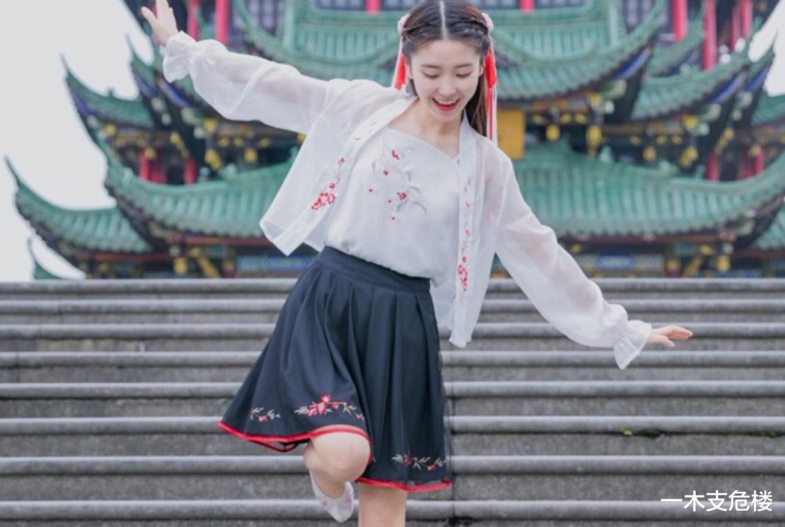 鞠婧祎|网红“女海后”事件里，谁的损失最大？半藏森林和马蓉笑而不语