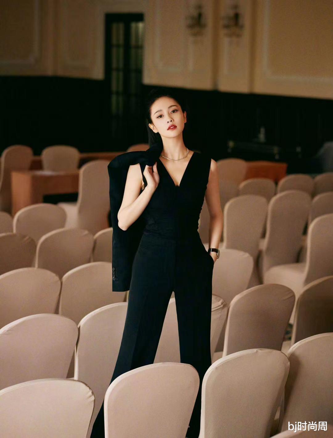 穿衣搭配|白鹿穿黑色连体裤搭配高马尾辫真够帅的，我也想穿同款