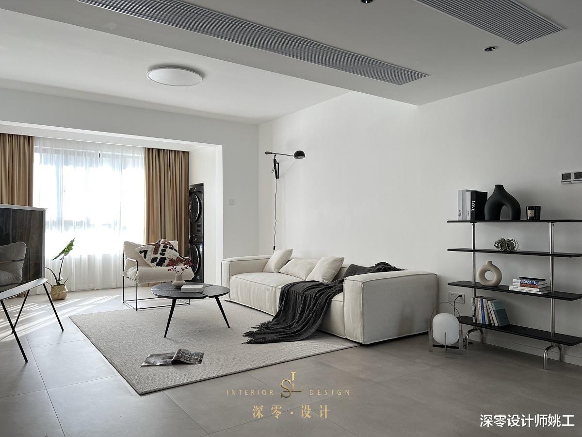 看他们清爽舒适的118㎡，厨房隔断半墙延伸吧台做餐桌，就餐的氛围就来了