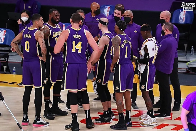 湖人队|0胜4负，6胜1负！一回来马上赢球，原来他才是湖人大腿