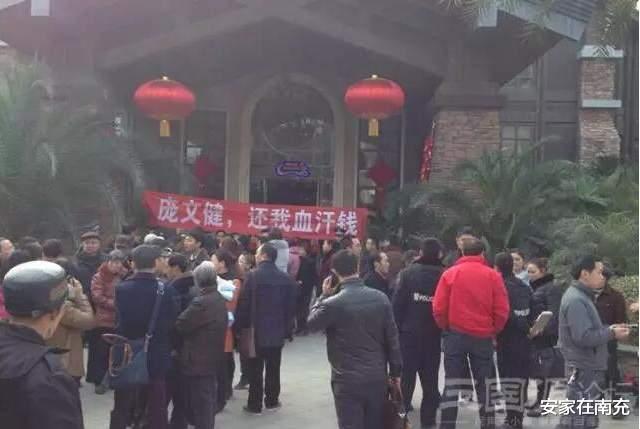 |天庐三期烂尾的洋房还未完工,已经有业主等不及,装修住进了烂尾楼