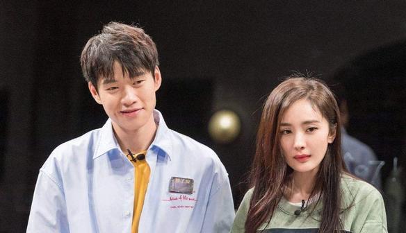 关晓彤|圈内工作人员透露：月底前还有两波瓜，网友猜测跟这四位明星有关