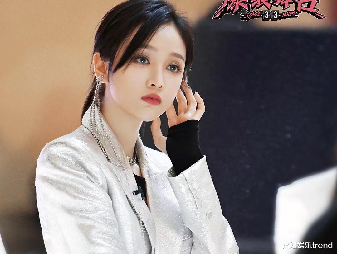 吴宣仪|吴宣仪新综艺《爆裂舞台》，主题曲表现力遭单依纯质疑