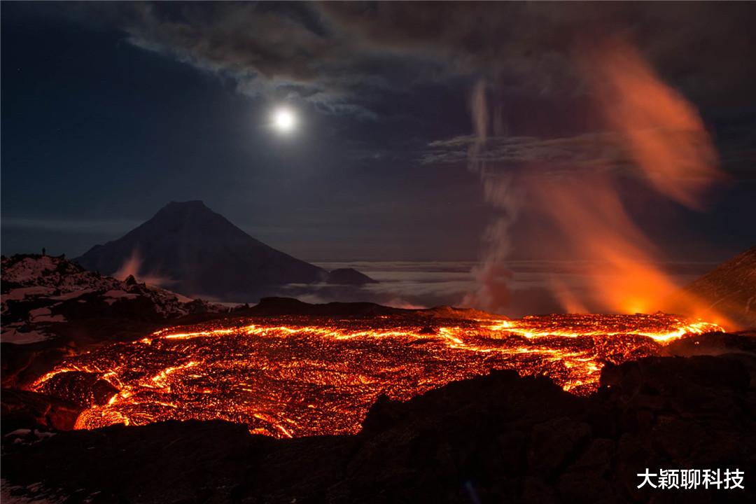 如果把塑料垃圾扔到火山里,方法是否可行?科学家曾进行实验!