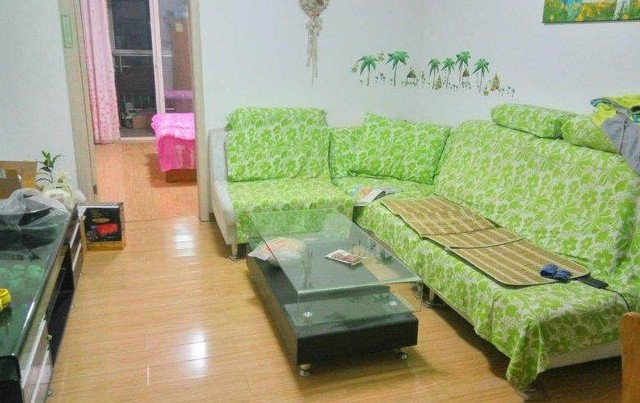 老公花2万多装修的婚房,一进门看到客厅,都没脸让朋友来玩!