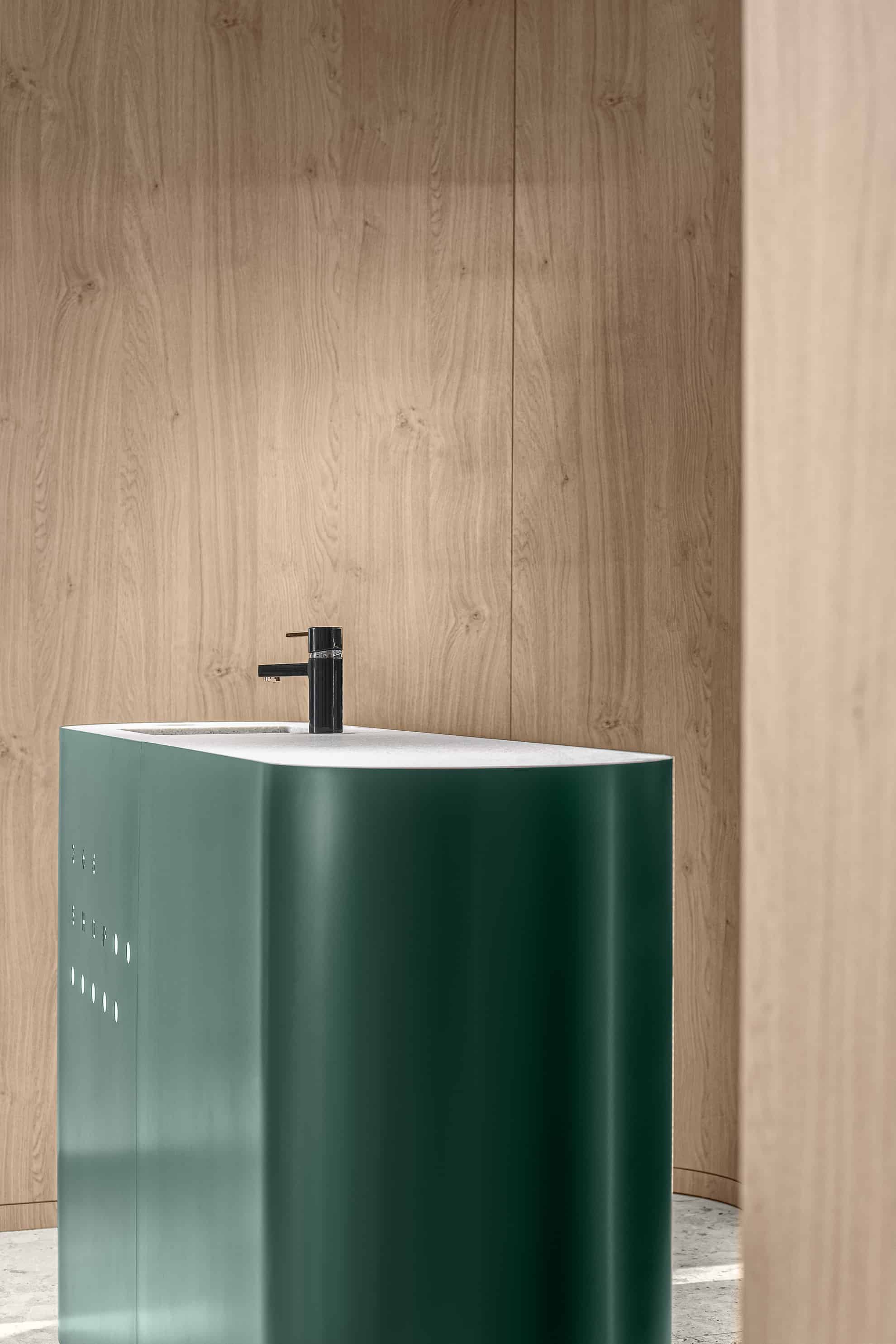 |乌克兰基辅365 STUDIO理发店设计