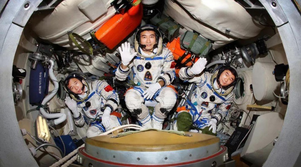 科学家 人类首次，中美俄同月发射载人飞船，为何中国航天发展这样快？