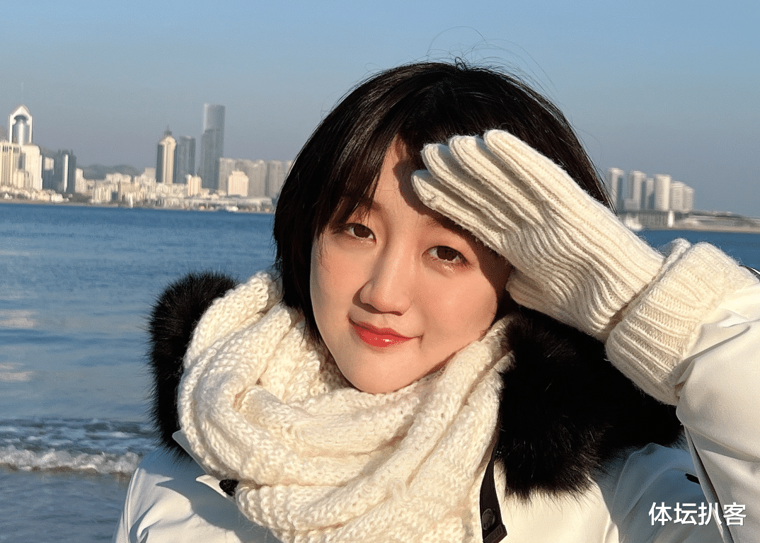 陈梦|陈梦清纯亮相！一身全白海边可爱自拍，似韩剧女主角，美翻了