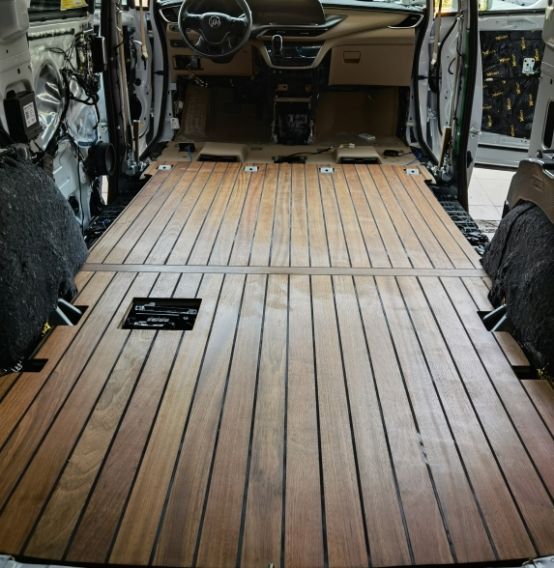 商务车改装厂给我装了2年前的木地板,能用吗?