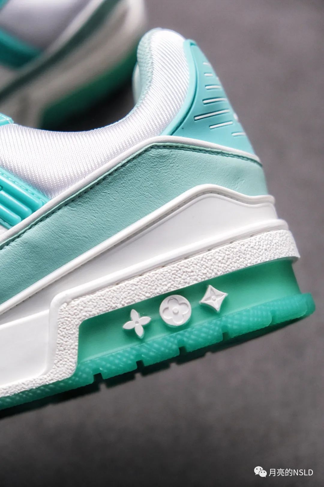 难舍离断|实拍奢侈品大牌trainer运动鞋细节对比,比阿迪耐克讲究,鉴定点更多