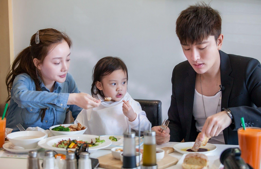 贾云馨|“甜馨要你复婚怎么办?”贾乃亮只回复了10个字,网友:真现实