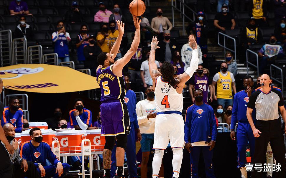 湖人队|狂饮两大桶水！湖人冠军拼图打出最佳一战，3000万年薪回来了