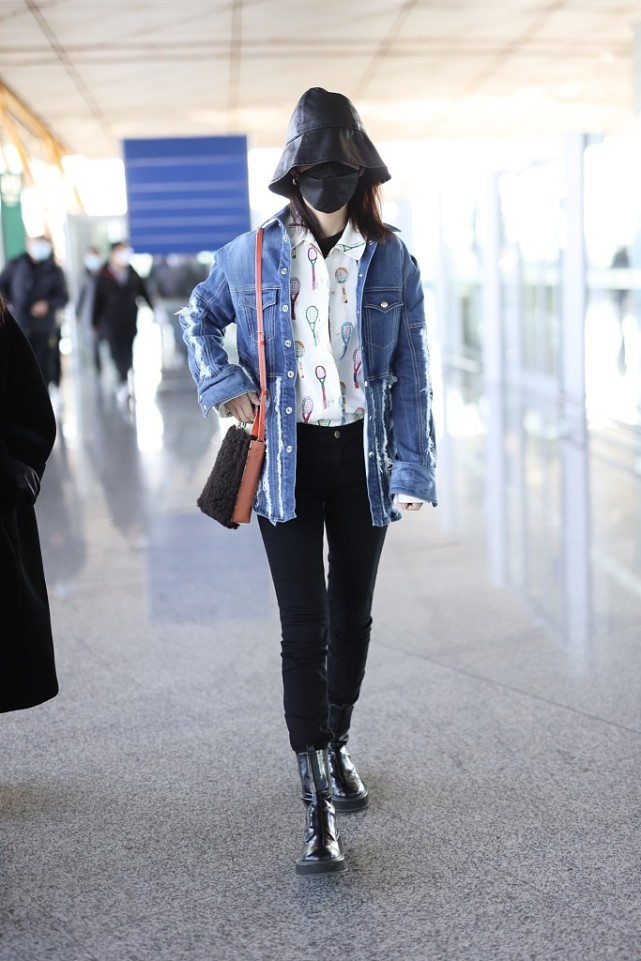 穿衣搭配|李沁对时尚真是有一套，穿的平淡却有超模感，这么穿挺增高的