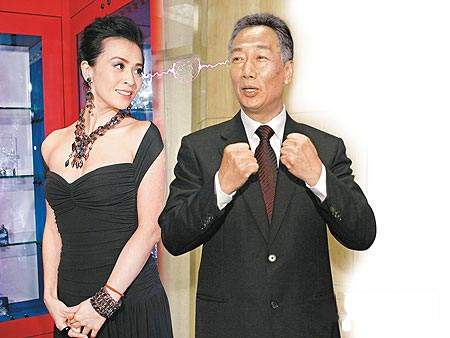 欧阳娜娜|百亿豪门女主人曾馨莹,34岁嫁58岁首富,连生三胎还想拼四胎