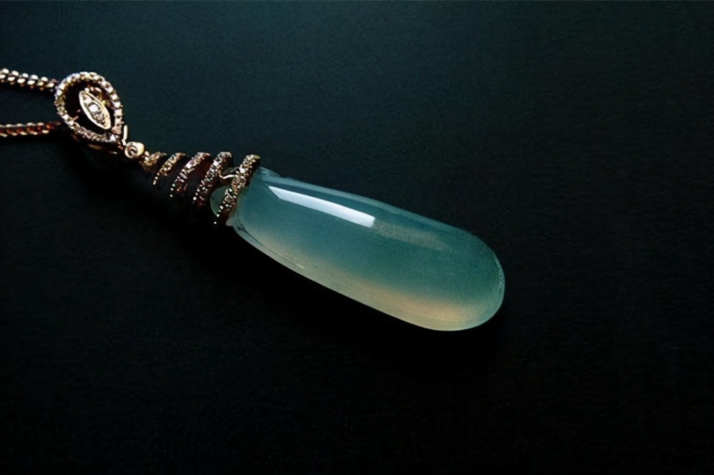 翡翠|翡翠是不是真的会越戴越绿呢？