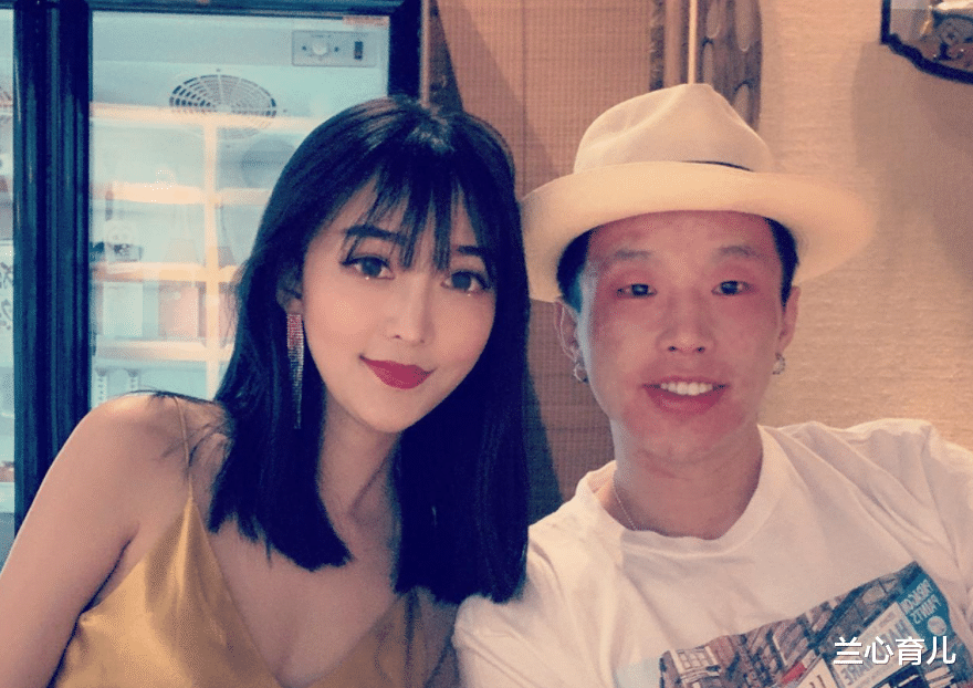 |烧饼的遗传基因有多强大？祖孙三代共用一张脸，嫂子再漂亮也没招