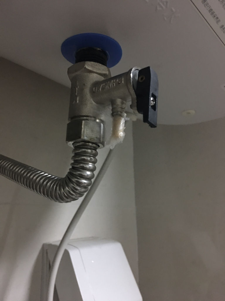 |电热水器上的泄压阀，真能起到防爆炸的作用？听听安装师傅怎么说