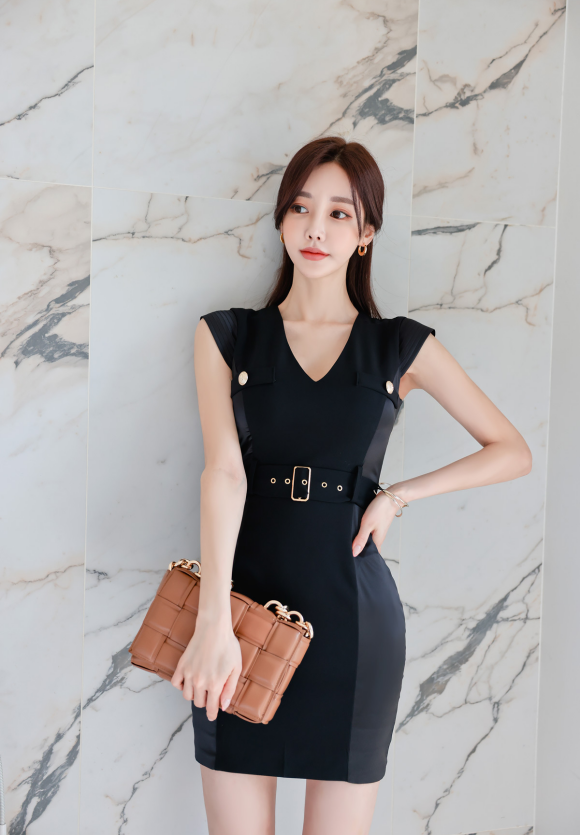 心壹文学|女神孙允珠时尚搭配：纽约黑夜都市玫瑰花雕扇袖裙