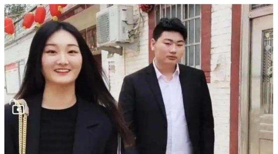 一只麦兜 曝陈亚男向现实低头，搬回大衣哥家开直播，独自出镜人气减半