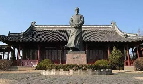 周进|范进中举为何疯了？把他中举后的权力放到如今，你或许比他还要疯