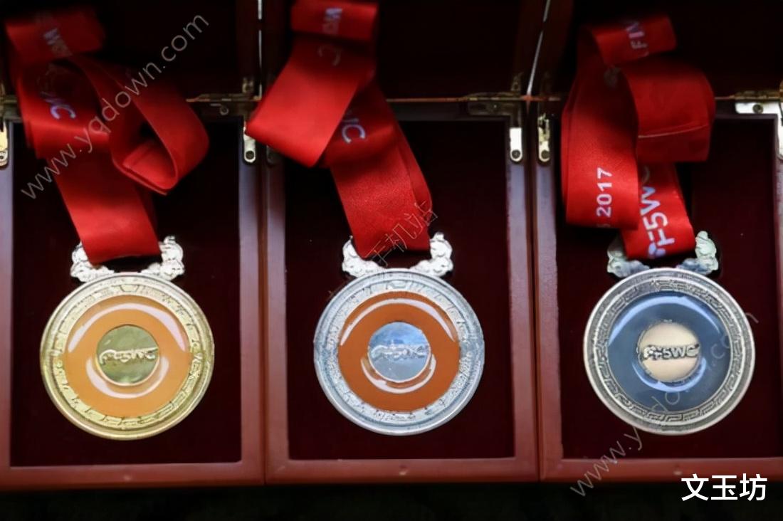 黄龙玉|我叫黄龙玉，今年18岁了