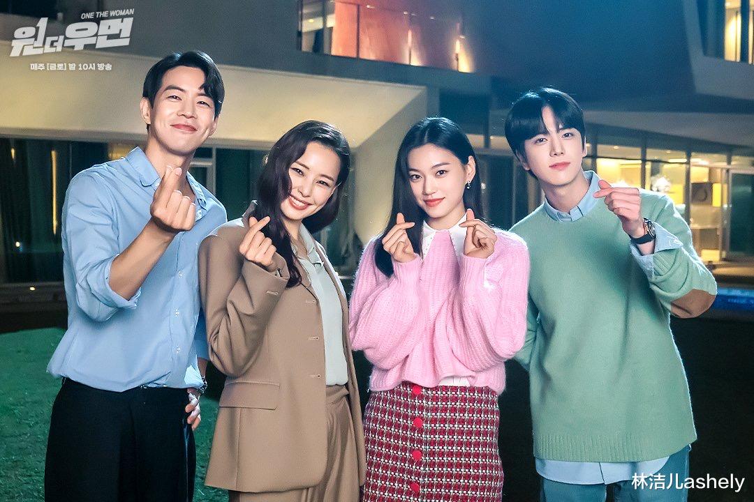 小鬼|不愧是韩国小姐冠军，李荷妮凭借爆剧人气飙升，身材更是性感撩人