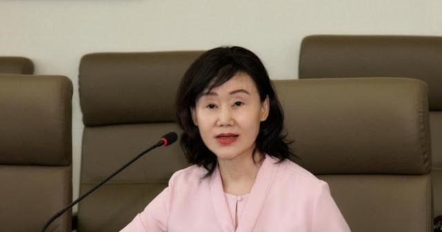 教师|她是重点大学校长,却因“沉迷美容”断送前程,曾是全国优秀教师