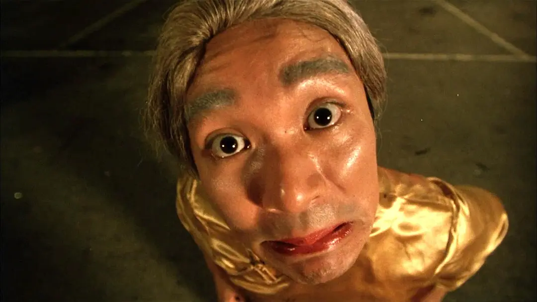 电影|周星驰电影《百变星君》中，手拿印章的“黄婆婆”，到底是个什么梗？