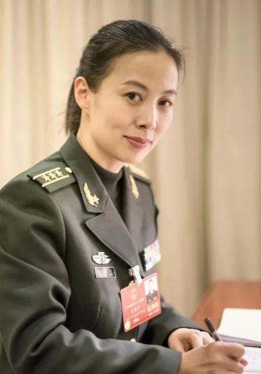 航天员 首位出舱女航天员：颜值秒杀娱界女星！