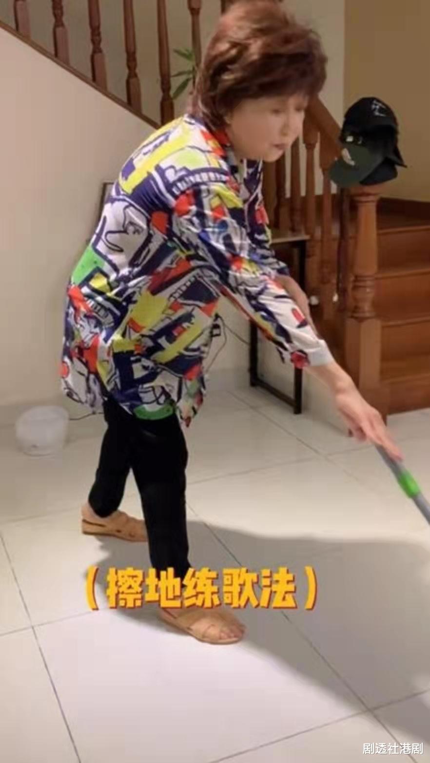 朱咪咪|国内外多地有房!香港知名老戏骨家中内饰曝光,足足有一整柜金器