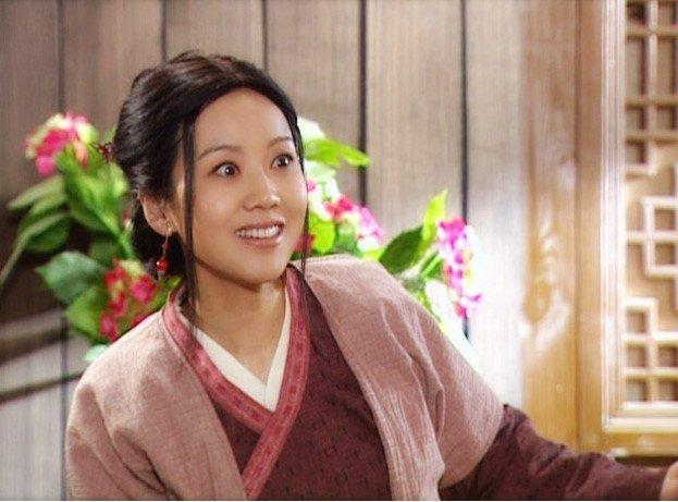 闫妮|闫妮不再沉默，捅破与赵本山的“窗户纸”，难怪当了16年单亲妈妈