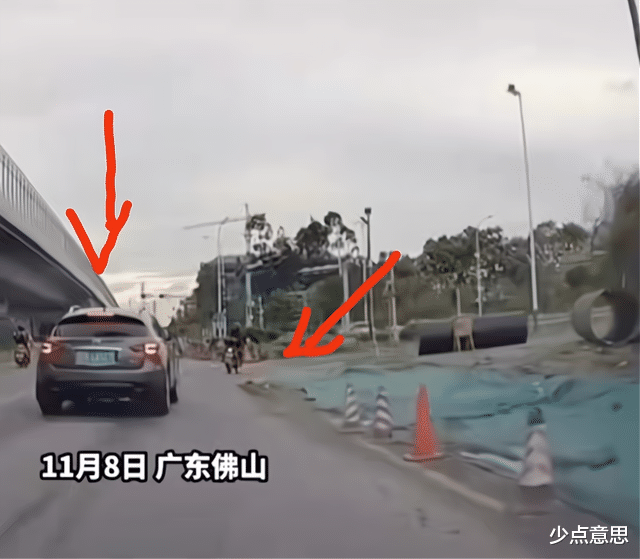 悬剑小女生 广东佛山，这个缺德司机出名了，故意使坏害人，网友：真想揍他
