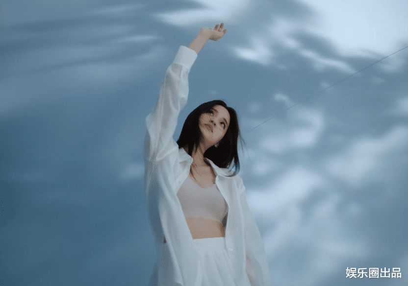 欧阳娜娜|欧阳娜娜5月代言大片曝光，2分钟视频出镜不到6次，被指耍大牌