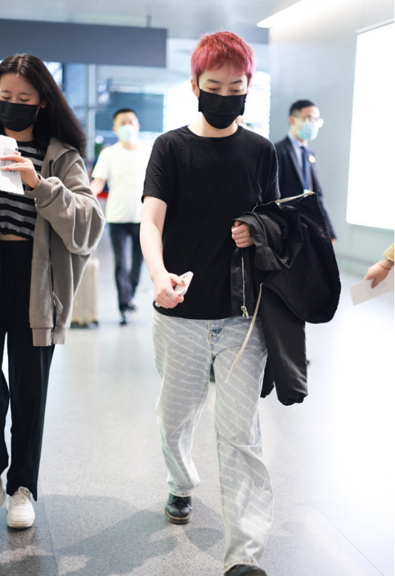 BiuFashion 曾轶可不走寻常路,“假小子”造型一般人难驾驭,个性发色hold住